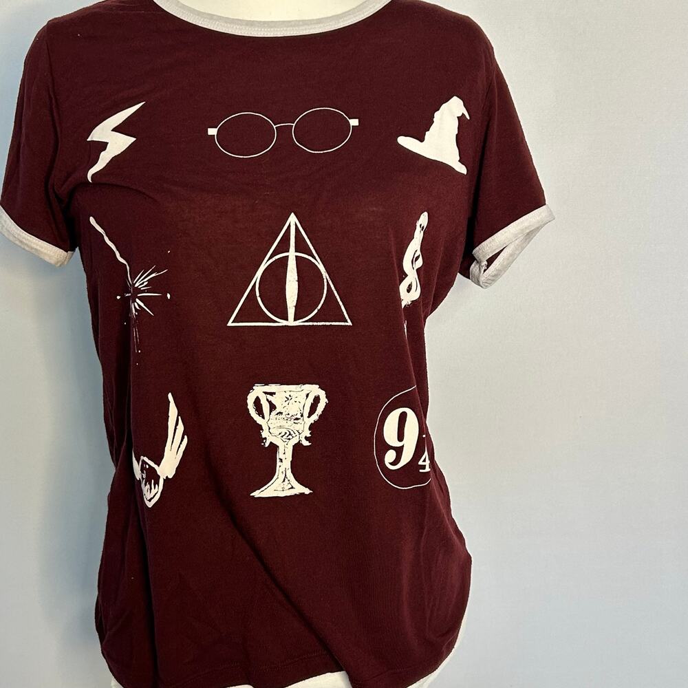 Harry Potter Ringer T-Shirt Women’s Large Burgundy Wizard Symbols Graphic Tee